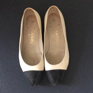 Chanel black & white leather flats